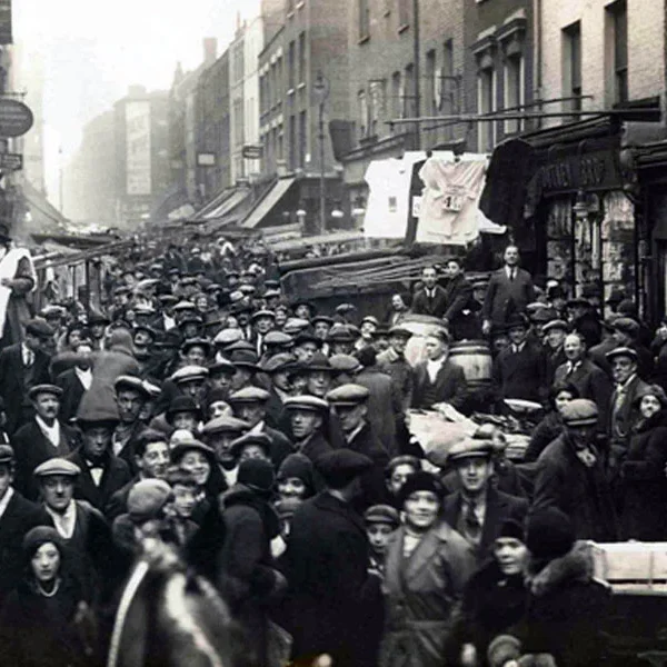 Brick Lane 1932 © Tower Hamlets Local History Library